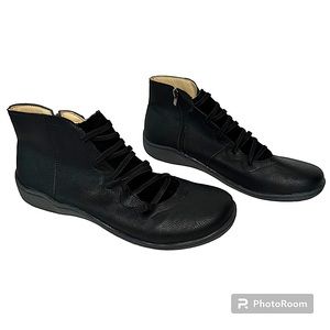 Black Light Weight Faux Leather & Faux Suede Ankle Boot/Shoe | EU 41 USA 9-9.5